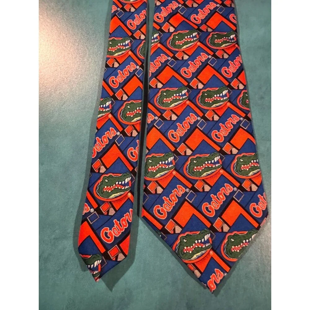 Vintage 90s Larson 100% Silk Florida Gators‎ Tie – Bold Collegiate Allover Print